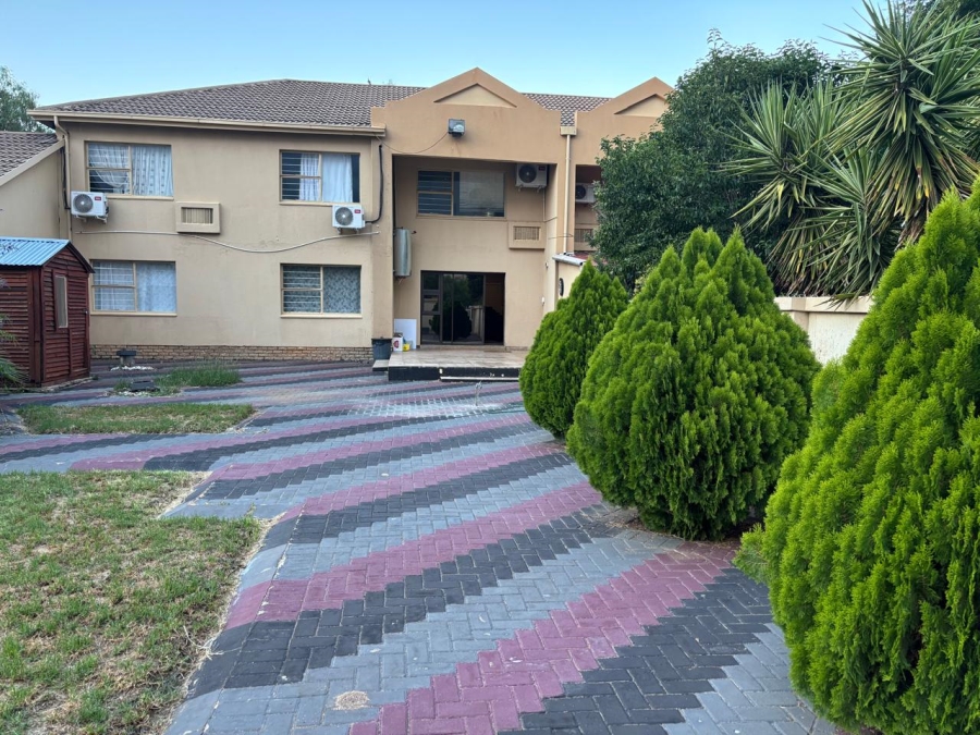 3 Bedroom Property for Sale in Golf View North West